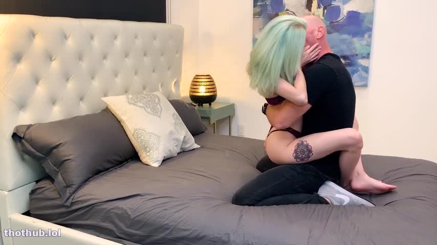 LoLa Fae  Skinny Queen Squirt And Facial At The Same Time With Johnny Sins