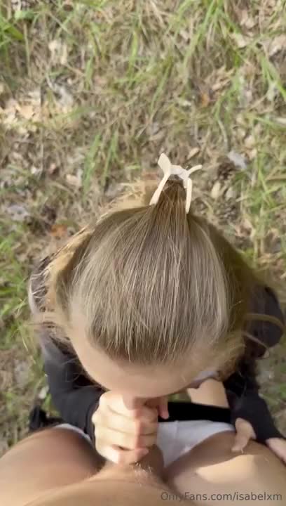 Isabelxm Enjoys An Outdoor Blowjob