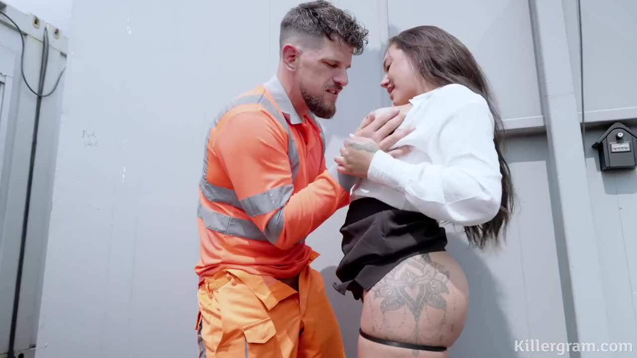 Kylie Jones The Bosses Big Booty Step Daughter Public Fucks In The Construction Site