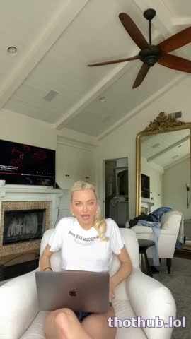 Lindsey Pelas Live shower and try-on