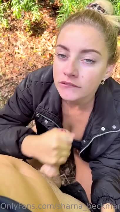 Thesashaxo Gives A Deep Outdoor Blowjob