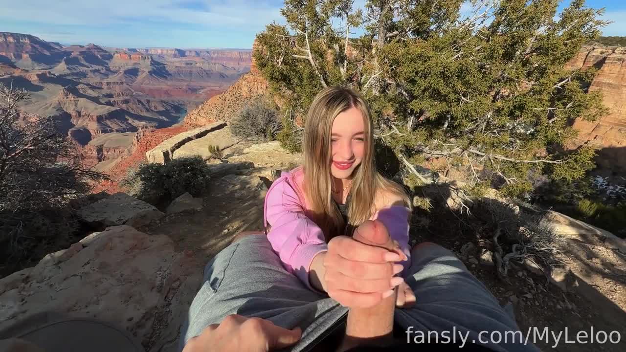MyLeloo Gives Sloppy Head At The Grand Canyon