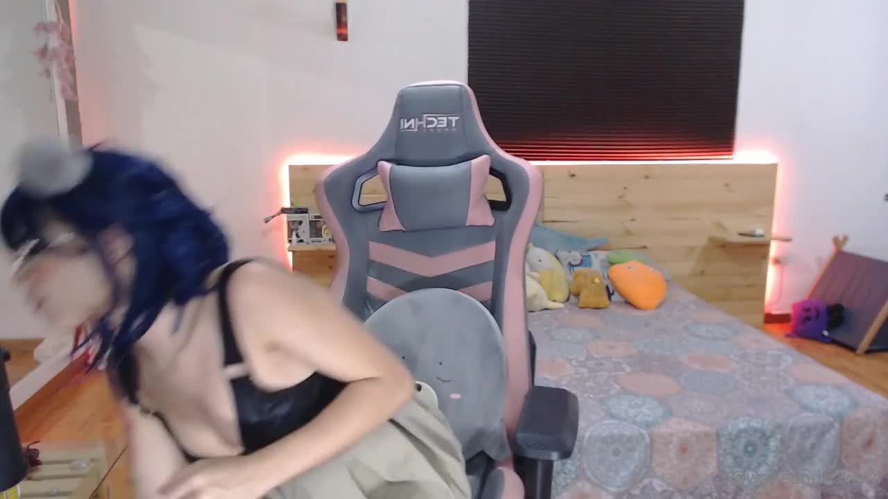 Wakeandbake14 Drools While Sucking A Big Dildo