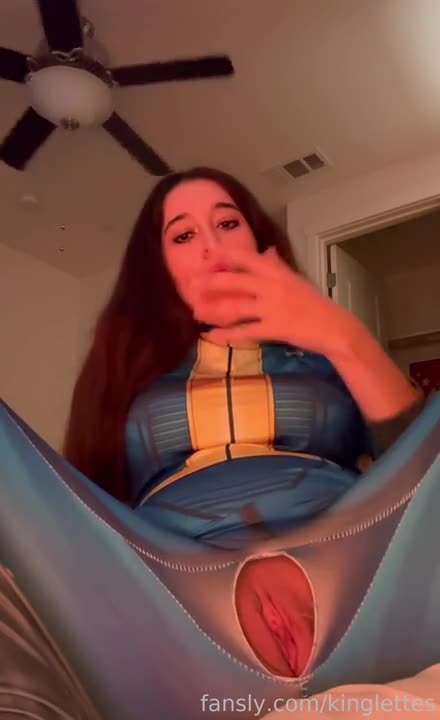Kinglettes Masturbates As Fallout’s Lucy