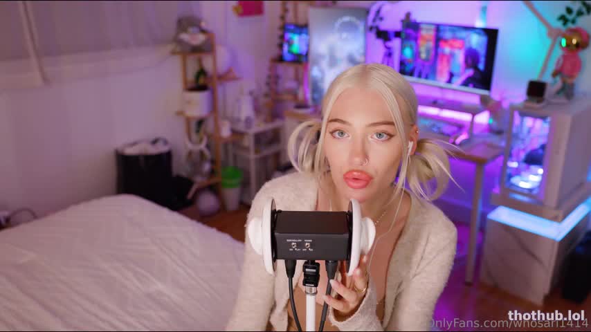 Ariesia ear licking