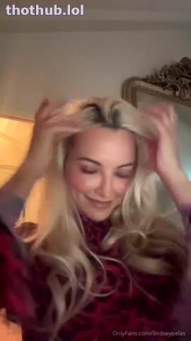Lindsey Pelas Live scissors stream