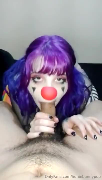 HunieBunnyPop Slurps A Cock As A Clown