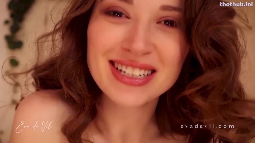 Eva de Vil Glossy Lip Vore