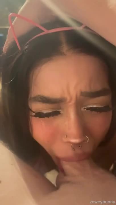 ZoweyBunny Deepthroats A Big Dick In POV