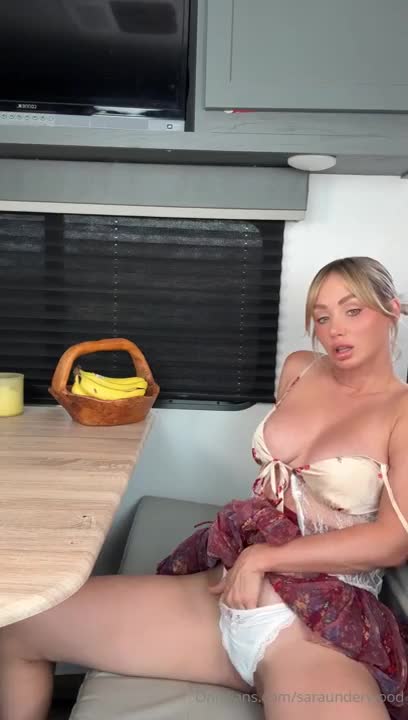 Sara Underwood OnlyFans leaked Sara Underwood Gets Horny On Her Dining Chair on HDthot
