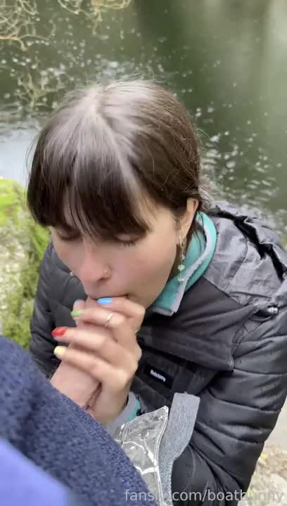Boatbunny OnlyFans leaked Boatbunny Gives Her BF A Blowjob In The Woods on HDthot