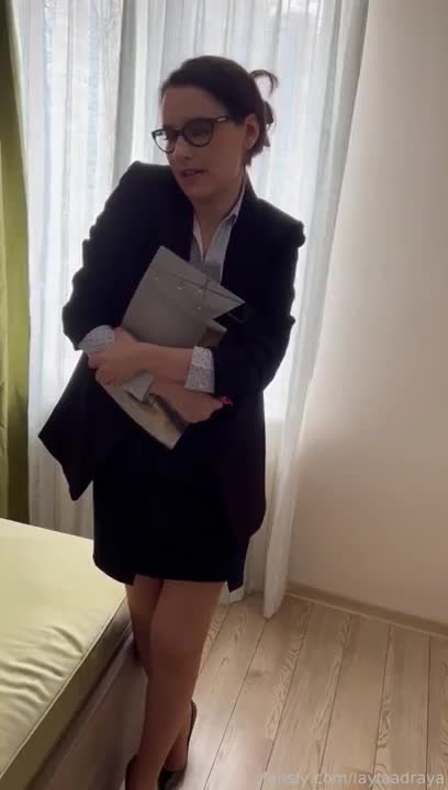 Realtor Laylaadraya Sucks Her Client’s Cock