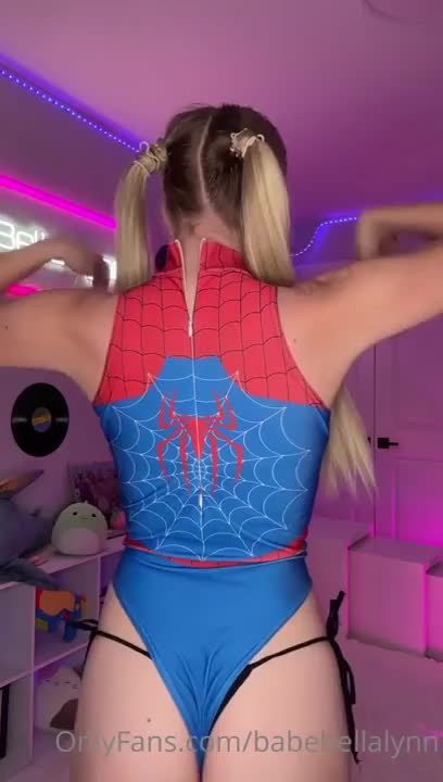 Babe Bella Lynn Spider-Man Spriptease