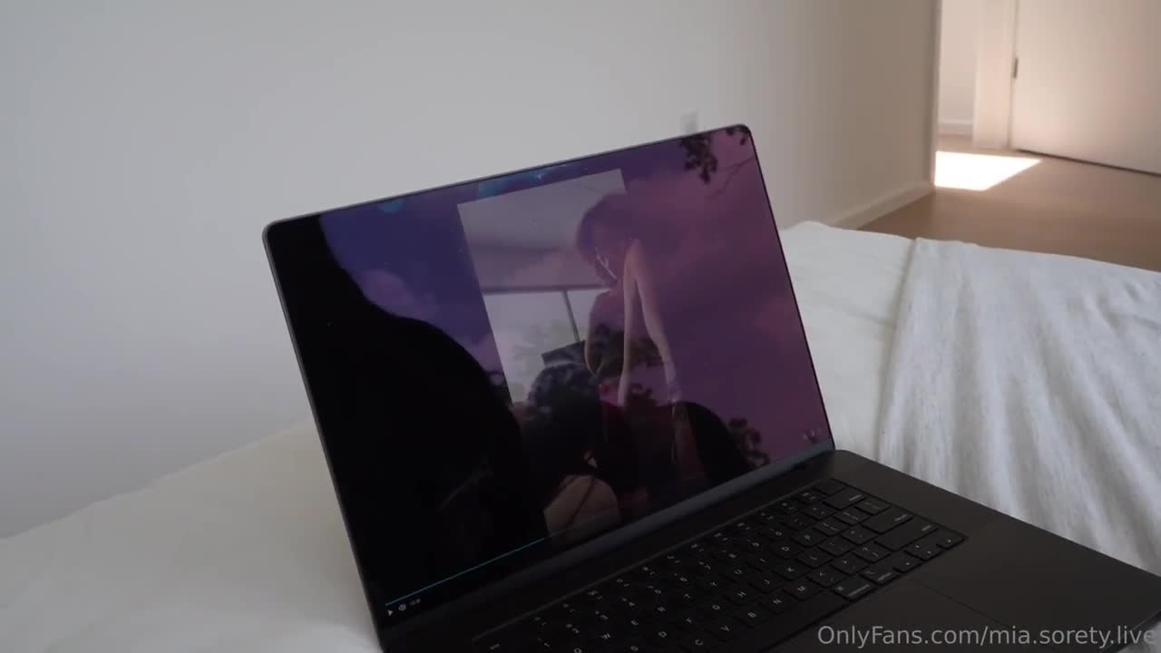 Jade Teen & Mia Sorety’s Lesbian Fun