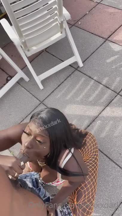 Jenise Hart Gags As She Blowjobs A BBC Stranger