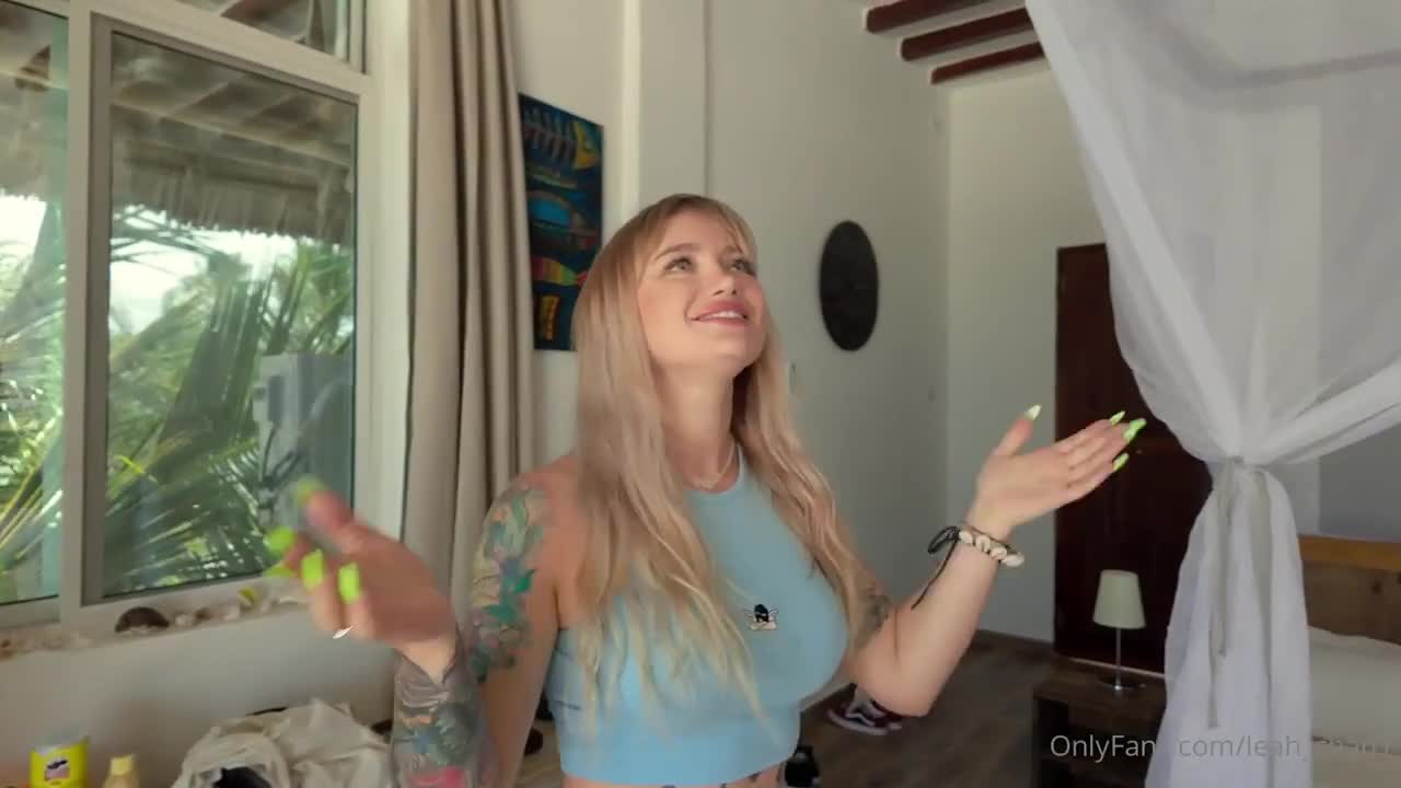 Leah Meow Seduces Her Neighbor