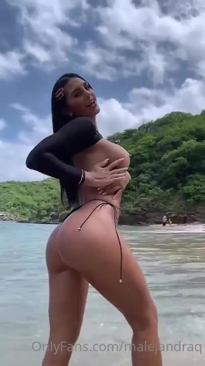 Maria Alejandra Quintero Fills Her Asshole With A Dildo At The Beach