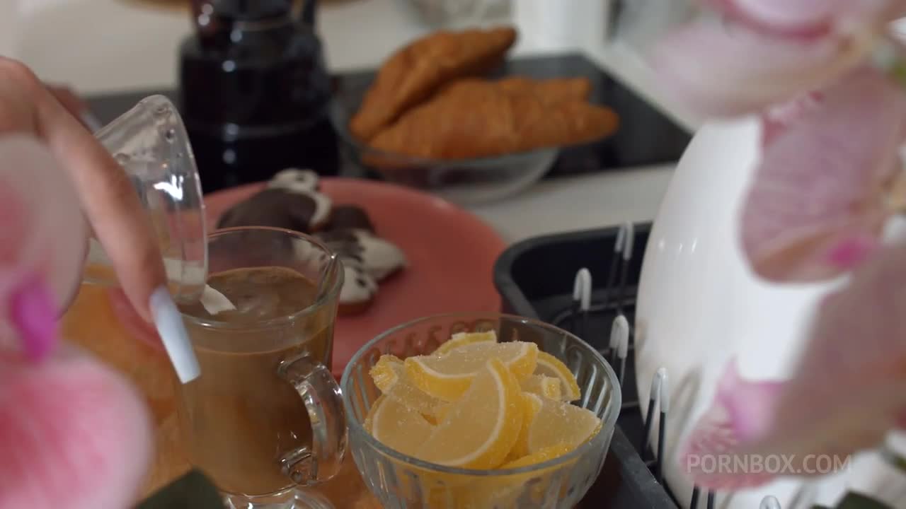 Lola Bredly OnlyFans leaked Lola Bredly Gets A Creampie During Breakfast on HDthot