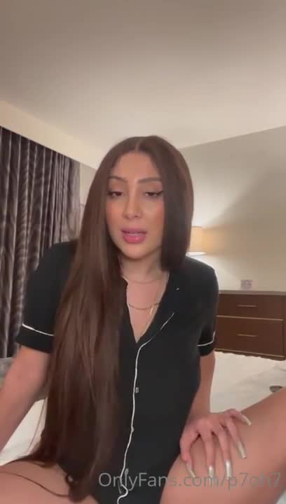 P7Oh7 Caresses Her Big Tits