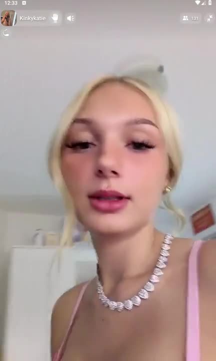 Kinkykkatie Masturbates & Gives A Blowjob To Her BF