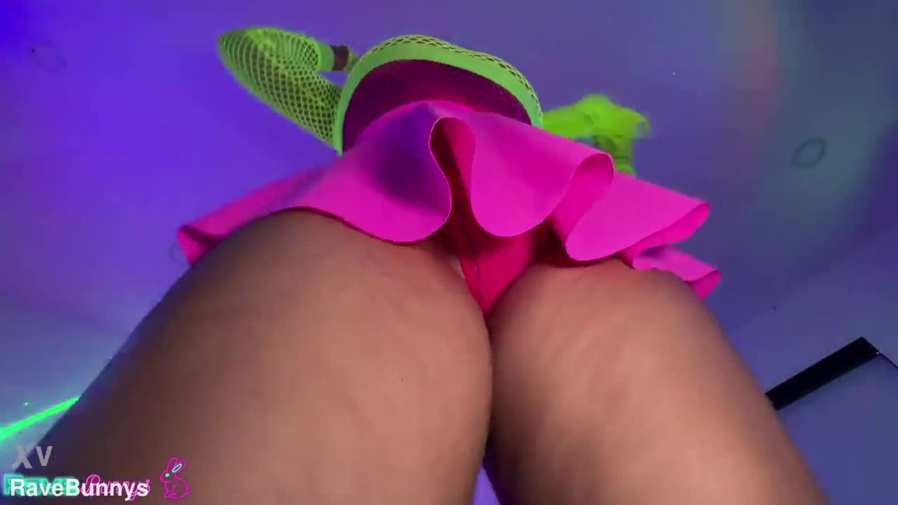 Vivian Taylor Big Tits Butsy Rave Bunny Makes Her Pussy Wet For The DJ