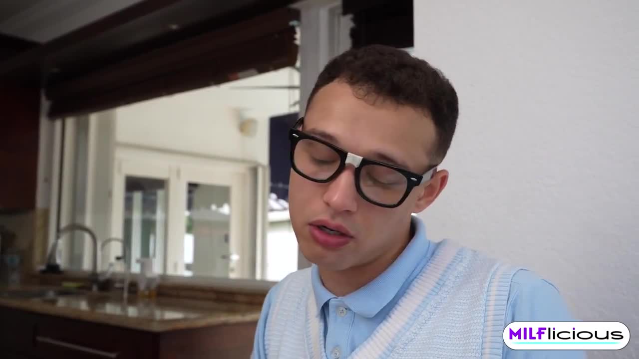 Trixi Brooks Gets Banged By Her Nerdy Stepson
