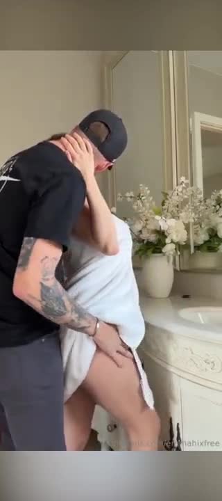 Emma Hix Hot Morning Sex In The Bathroom With Sexy Pregnant Lady