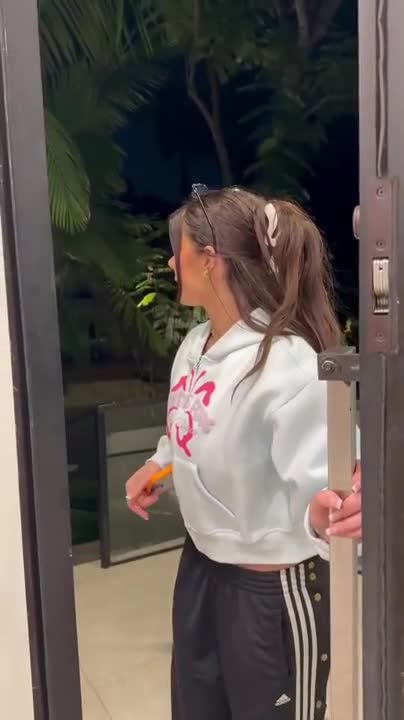 Ari Kytsya Sexy Delivery Girl Givs Me A Dildo Show NEW PPV