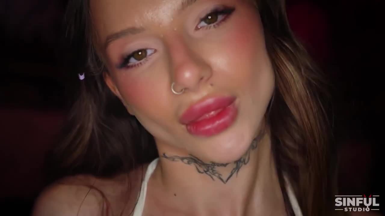 Luna Evans Enjoys Anal Sex