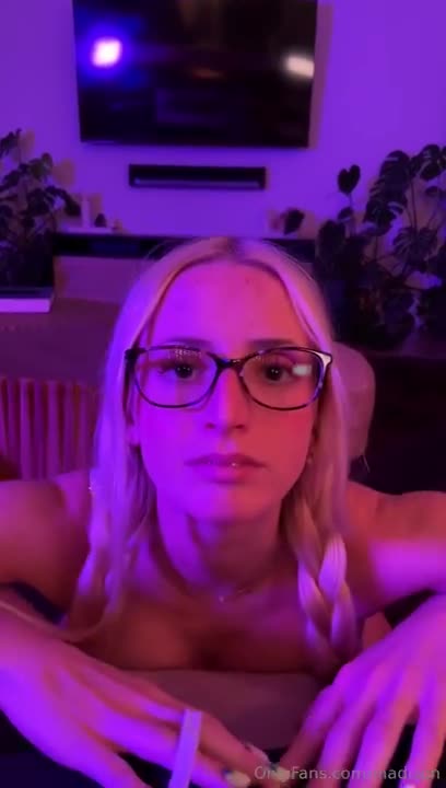 Madison Moores OnlyFans leaked Madison Moores Mounts Her Boyfriend’s Cock on HDthot