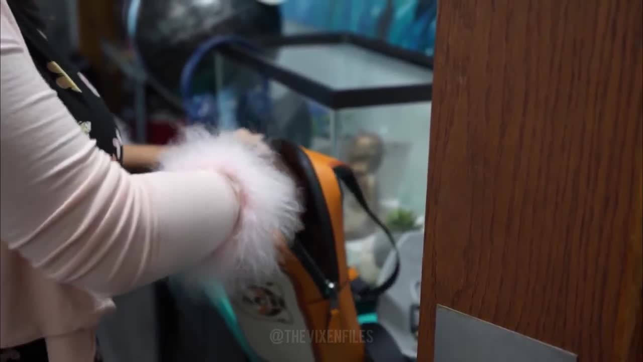Vanessa Vain Paying The Pizza Man With FeetJob And Blowjob