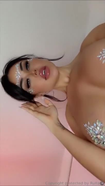 Aysha Soper Pleases Her Pussy With Her Fingers And Dildo