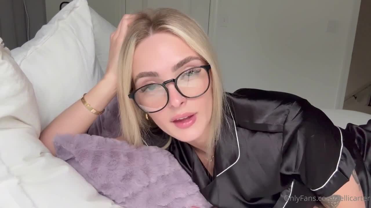 Kelli Carter Teases While Drilling Her Pussy With A Dildo