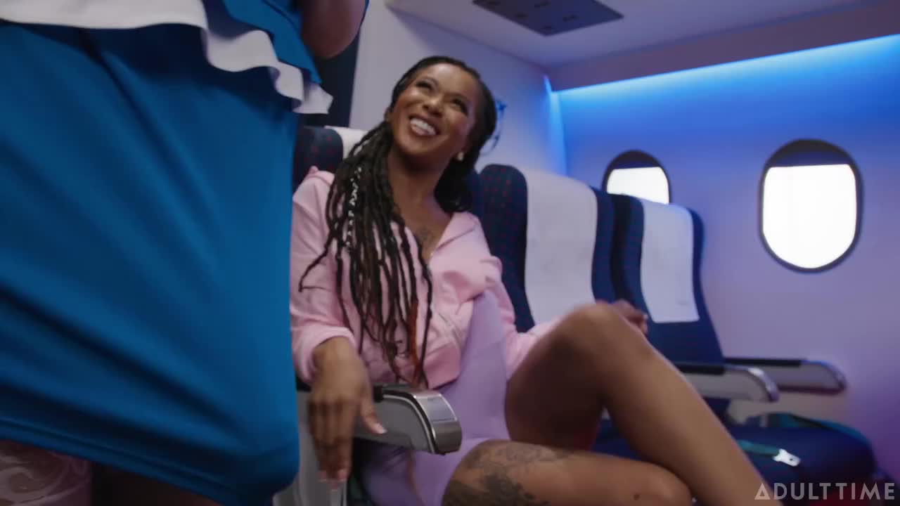 Roxie Sinner And Cali Sweets Fake Cock GGG Lesbo 3 Way High In The Sky