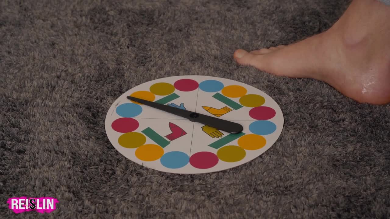 Reislin & Sia Siberia We Going To Play Twister Threesome