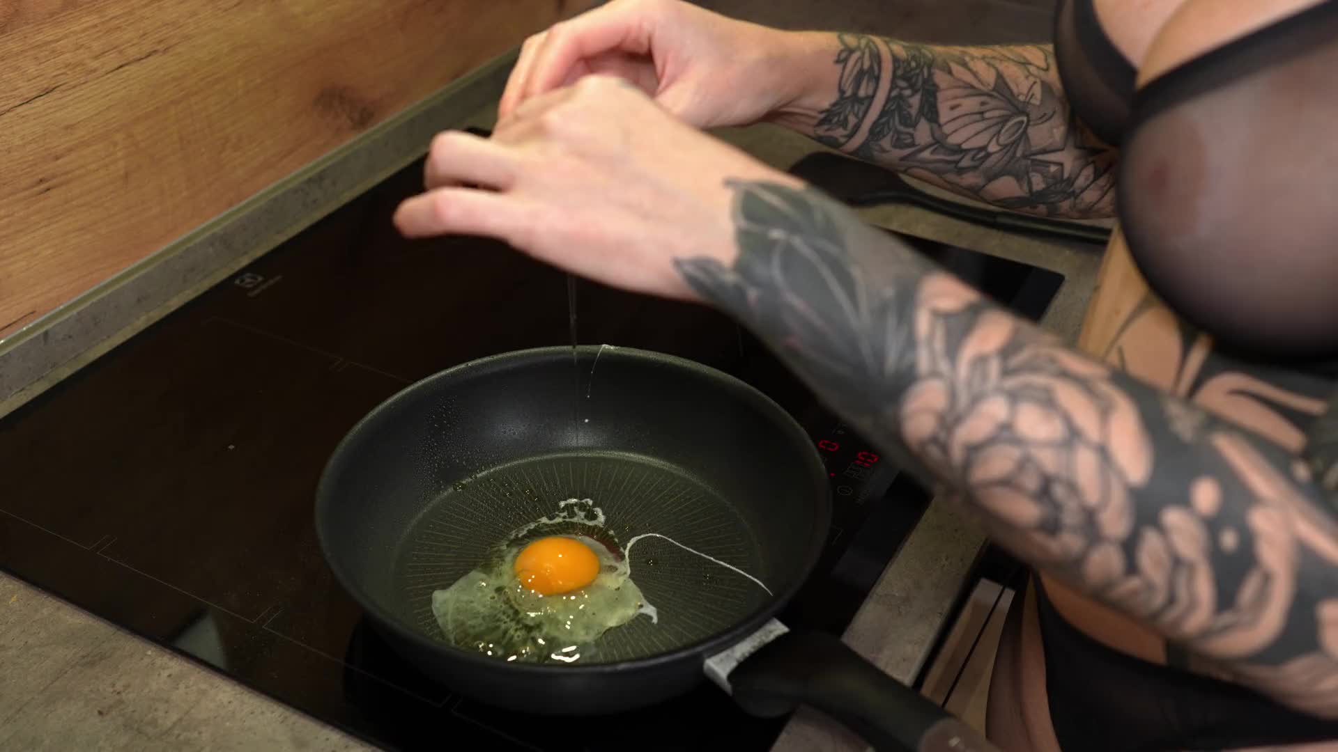 Nikky Dandelion Wet Kitchen Fuck And Creampie And Squirting On Cooking