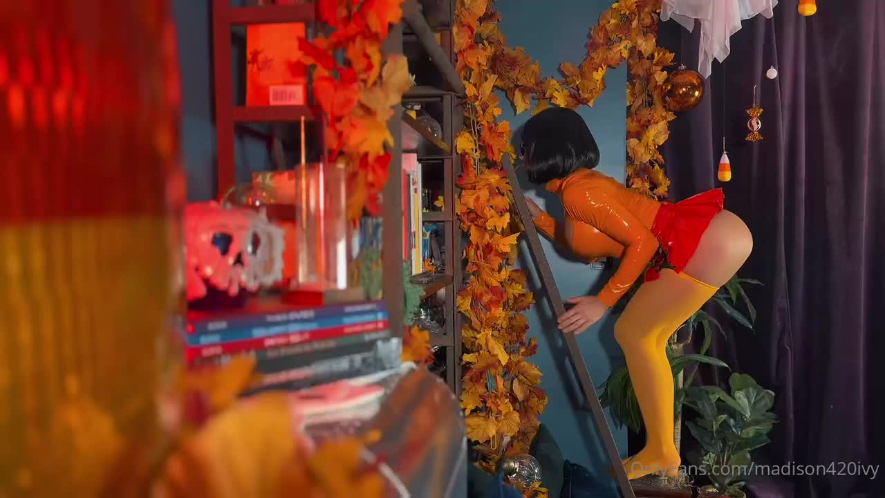 Spooky Anal Dildo Ride With Madison Ivy In Her Velma Cosplay