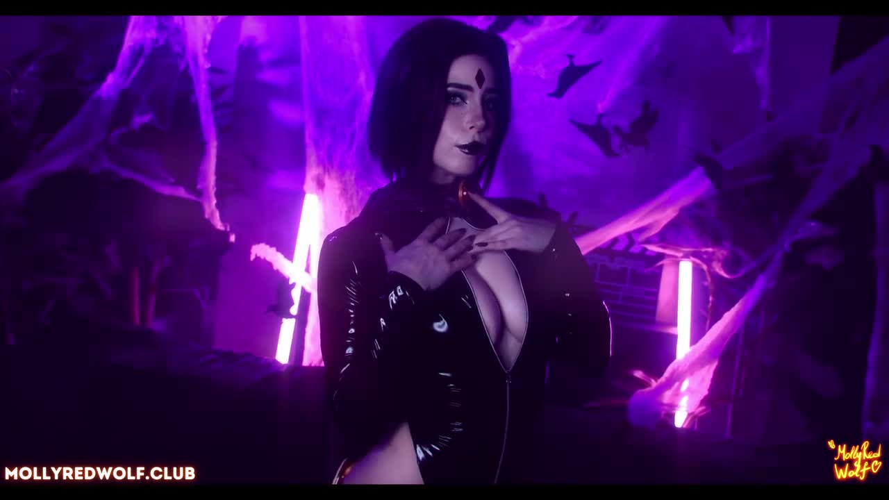 MollyRedWolf Enjoys Getting Fucked In Her Raven Cosplay