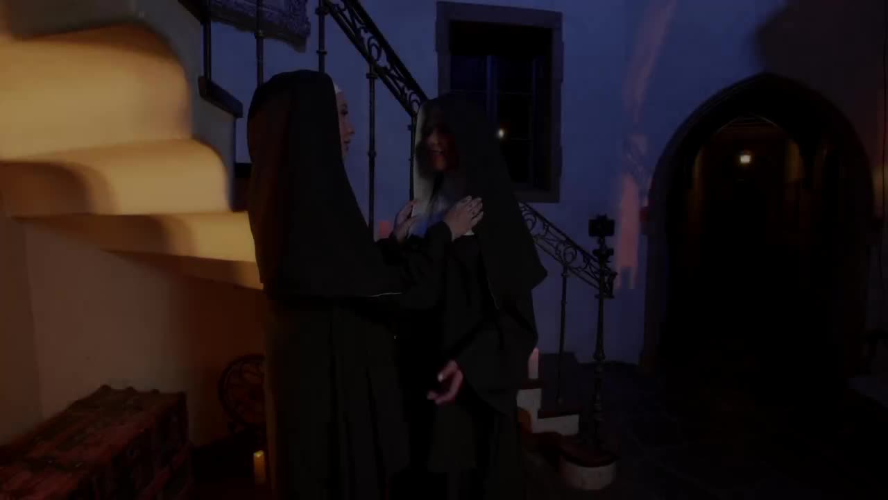 Melissa Stratton, Scarlett Alexis & Little Puck Sisn Sisters Porn Parody MFFF Foursome